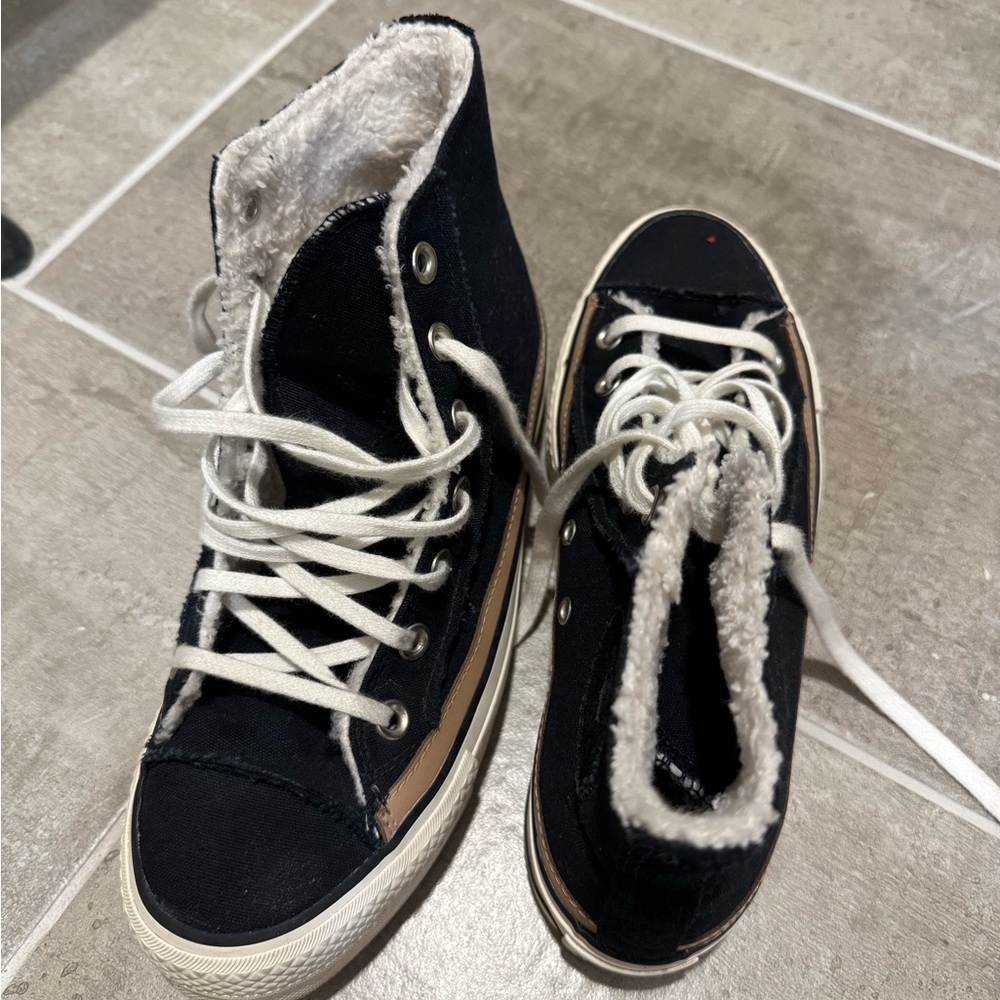 Navy Blue High-Top converse Sneakers with White Laces and Sherpa Lining